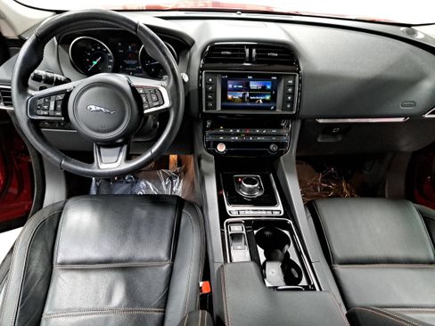 Used 2018 Jaguar F-PACE Prestige image 9