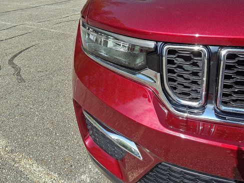 Certified 2023 Jeep Grand Cherokee Limited AWD/4WD image 10
