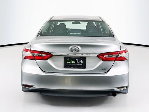 Used 2018 Toyota Camry LE image 7