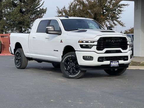 New 2026 RAM 2500 Laramie AWD/4WD image 2