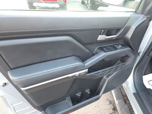 Used 2025 Toyota Tacoma TRD Off-Road image 24