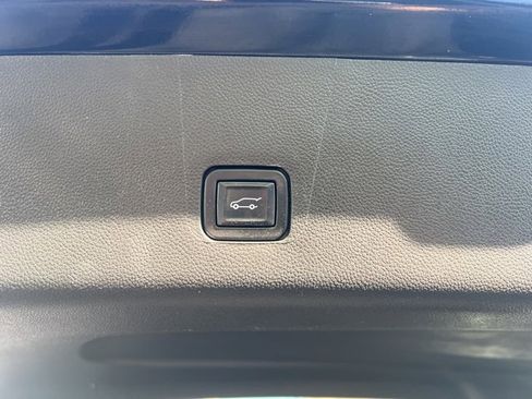 Used 2023 Chevrolet Traverse Premier image 19