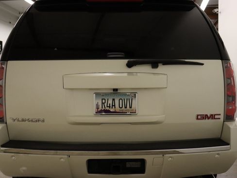 Used 2011 GMC Yukon Denali AWD/4WD image 14