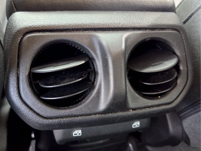 Used 2025 Jeep Wrangler Unlimited Sahara AWD/4WD image 14
