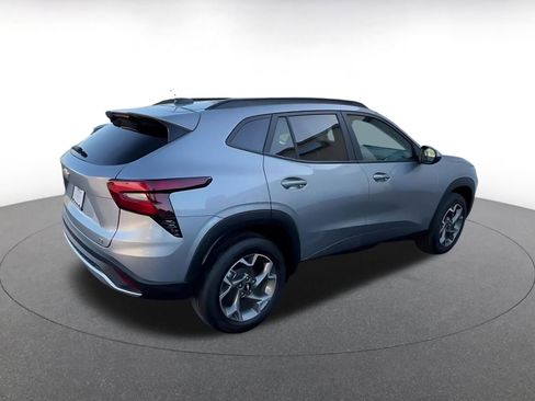 Used 2025 Chevrolet Trax LT w/ LT Convenience Package FWD image 15