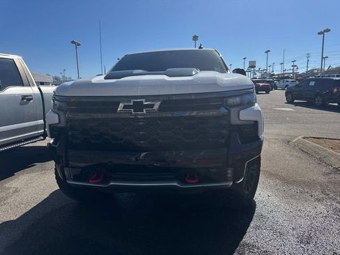 Used 2025 Chevrolet Silverado 1500 ZR2 w/ Technology Package image 9