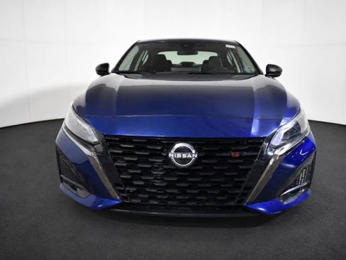 Used 2024 Nissan Altima 2.5 SR w/ SR Premium Package FWD image 2