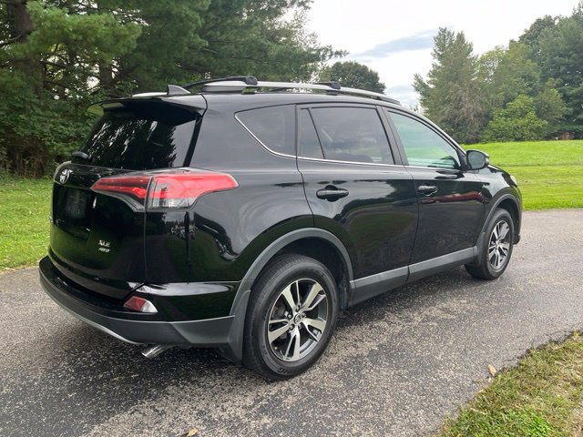 Used 2018 Toyota RAV4 XLE AWD/4WD image 3