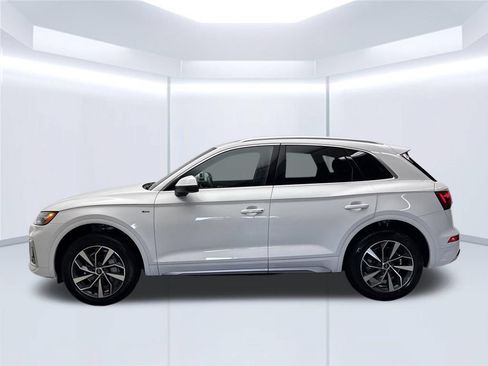 Used 2023 Audi Q5 2.0T Premium w/ Convenience Package AWD/4WD image 2