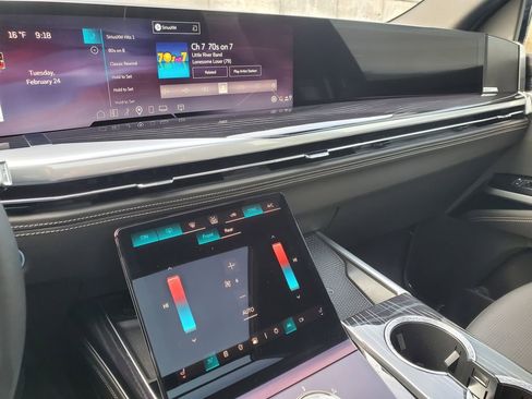 Certified 2025 Cadillac Escalade Sport image 31