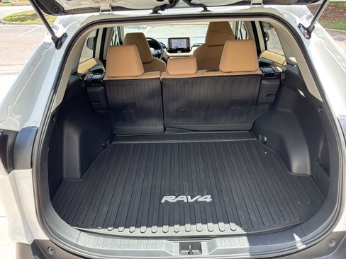 Used 2025 Toyota RAV4 LE AWD/4WD image 31