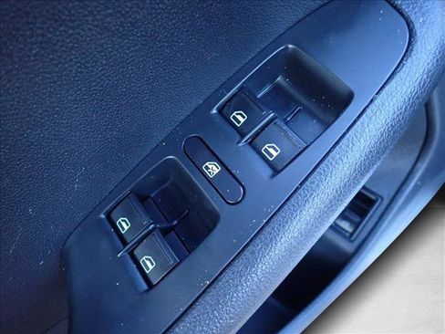 Used 2016 Volkswagen Jetta SE FWD image 9