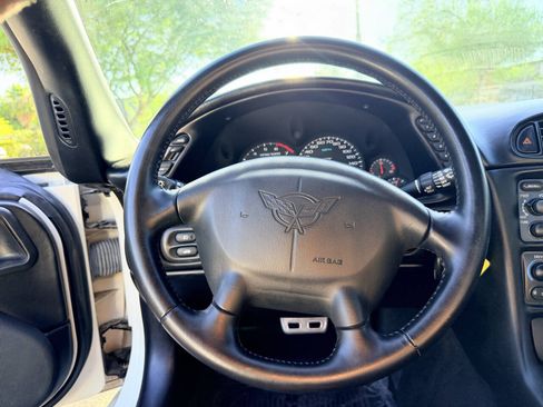 Used 2002 Chevrolet Corvette Convertible w/ Preferred Equipment Group2 RWD image 17