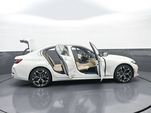 New 2025 BMW 330i xDrive Sedan w/ Convenience Package AWD/4WD image 44