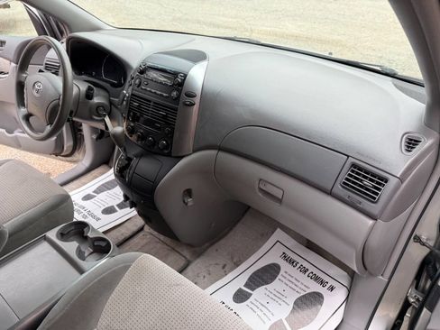 Used 2006 Toyota Sienna LE image 17