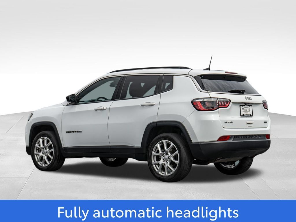 Used 2023 Jeep Compass Latitude AWD/4WD image 5
