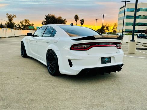 Used 2017 Dodge Charger R/T RWD image 7