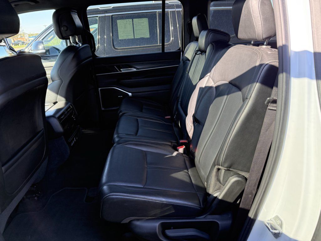 Used 2023 Jeep Wagoneer L Series II AWD/4WD image 13