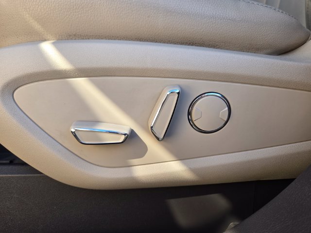 Used 2017 Lincoln MKX Premiere FWD image 12