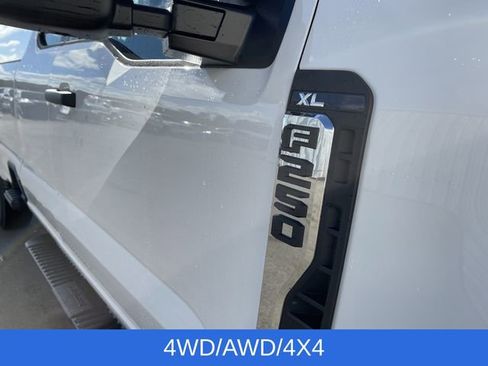 Used 2026 Ford F250 XL w/ XL Chrome Package AWD/4WD image 3