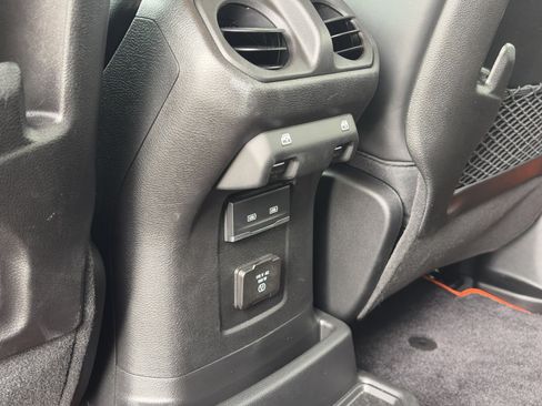 Used 2025 Jeep Wrangler Unlimited Rubicon AWD/4WD image 26