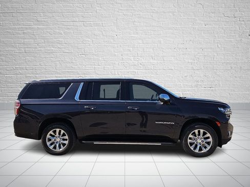 Used 2022 Chevrolet Suburban Premier RWD image 5
