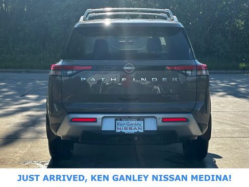 Certified 2024 Nissan Pathfinder Platinum w/ Cargo Package AWD/4WD image 4