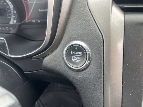 Used 2018 Ford Fusion SE w/ Fusion SE Technology Package FWD image 25