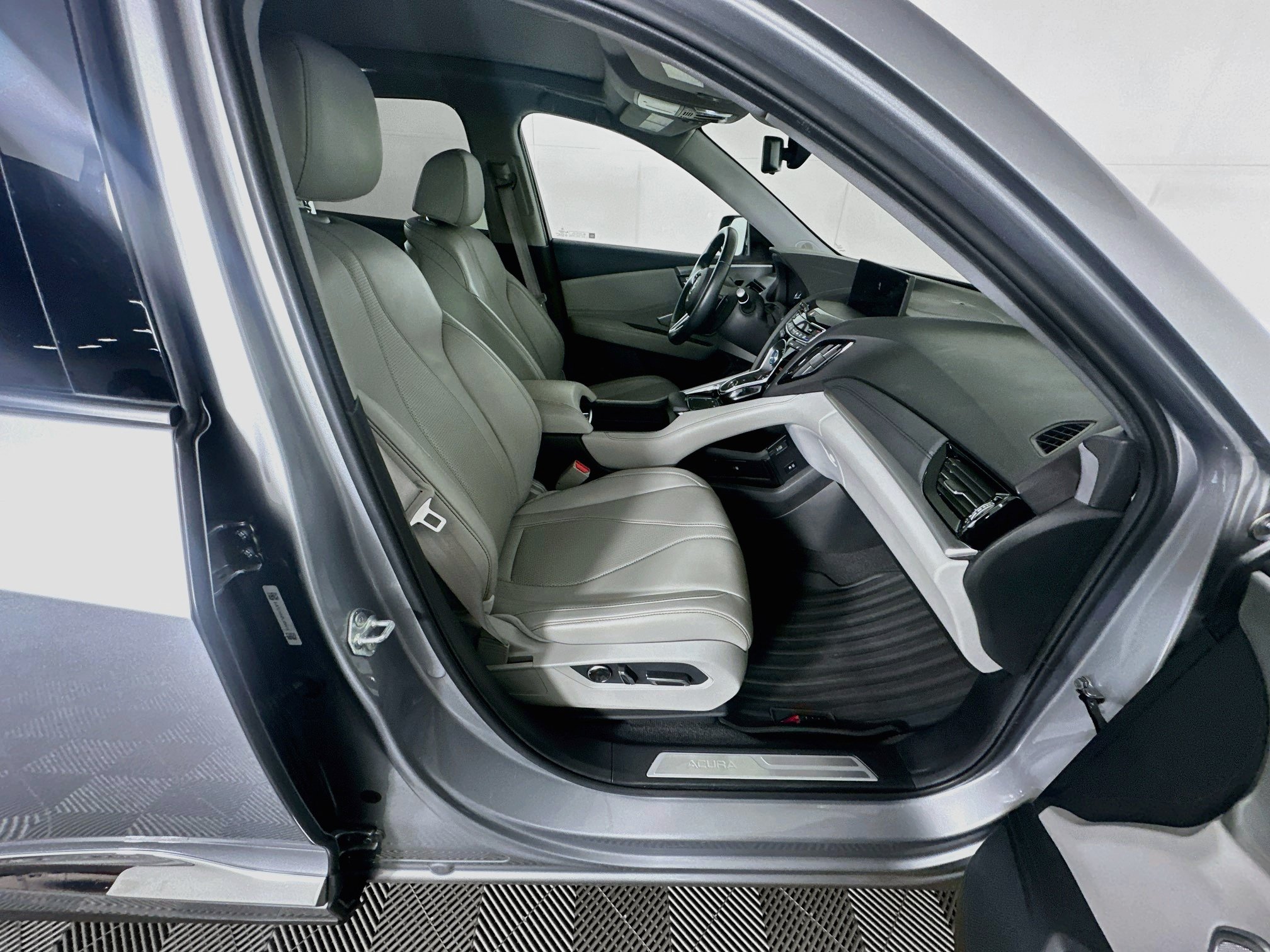 Used 2023 Acura RDX w/ Technology Package FWD image 32