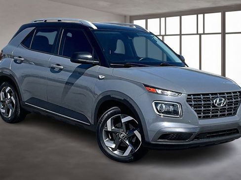 Used 2022 Hyundai Venue Limited FWD image 13