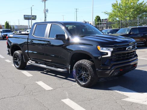 Used 2024 Chevrolet Silverado 1500 LT Trail Boss w/ Convenience Package II AWD/4WD image 2