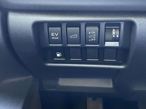 Used 2025 Subaru Forester Limited w/ Popular Package image 22