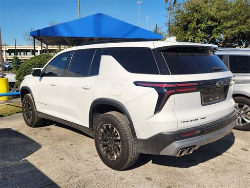 Used 2024 Chevrolet Traverse Z71 w/ Enhanced Driving Package image 3