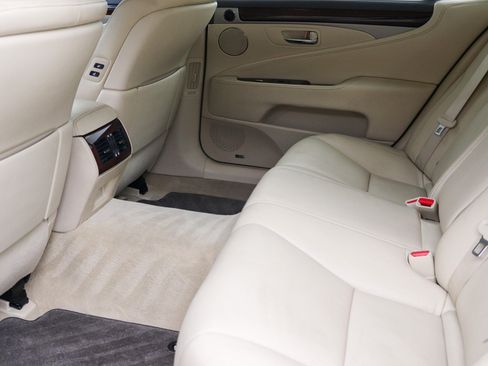 Used 2014 Lexus LS 460 L RWD image 23