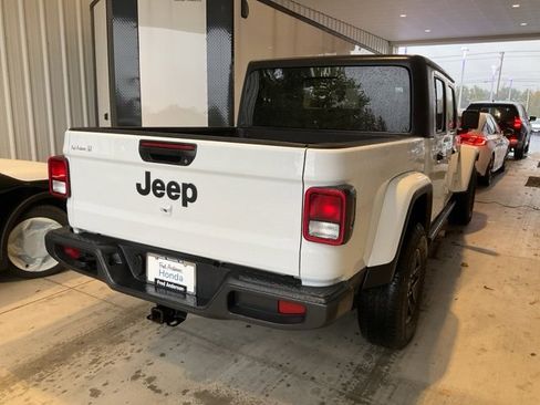 Used 2024 Jeep Gladiator Sport image 21