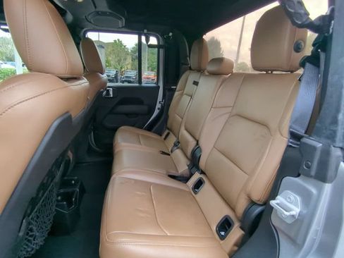 Used 2020 Jeep Gladiator Rubicon AWD/4WD image 15