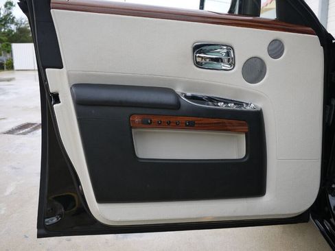 Used 2010 Rolls-Royce Ghost image 14