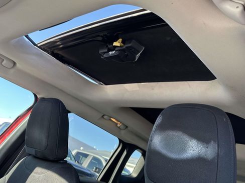 Used 2015 Jeep Renegade Latitude w/ Popular Equipment Group image 9