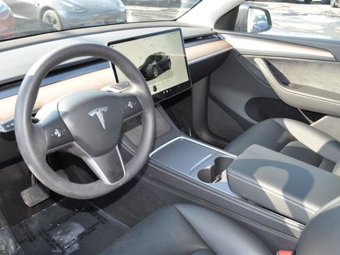 Used 2024 Tesla Model Y Long Range AWD/4WD image 11