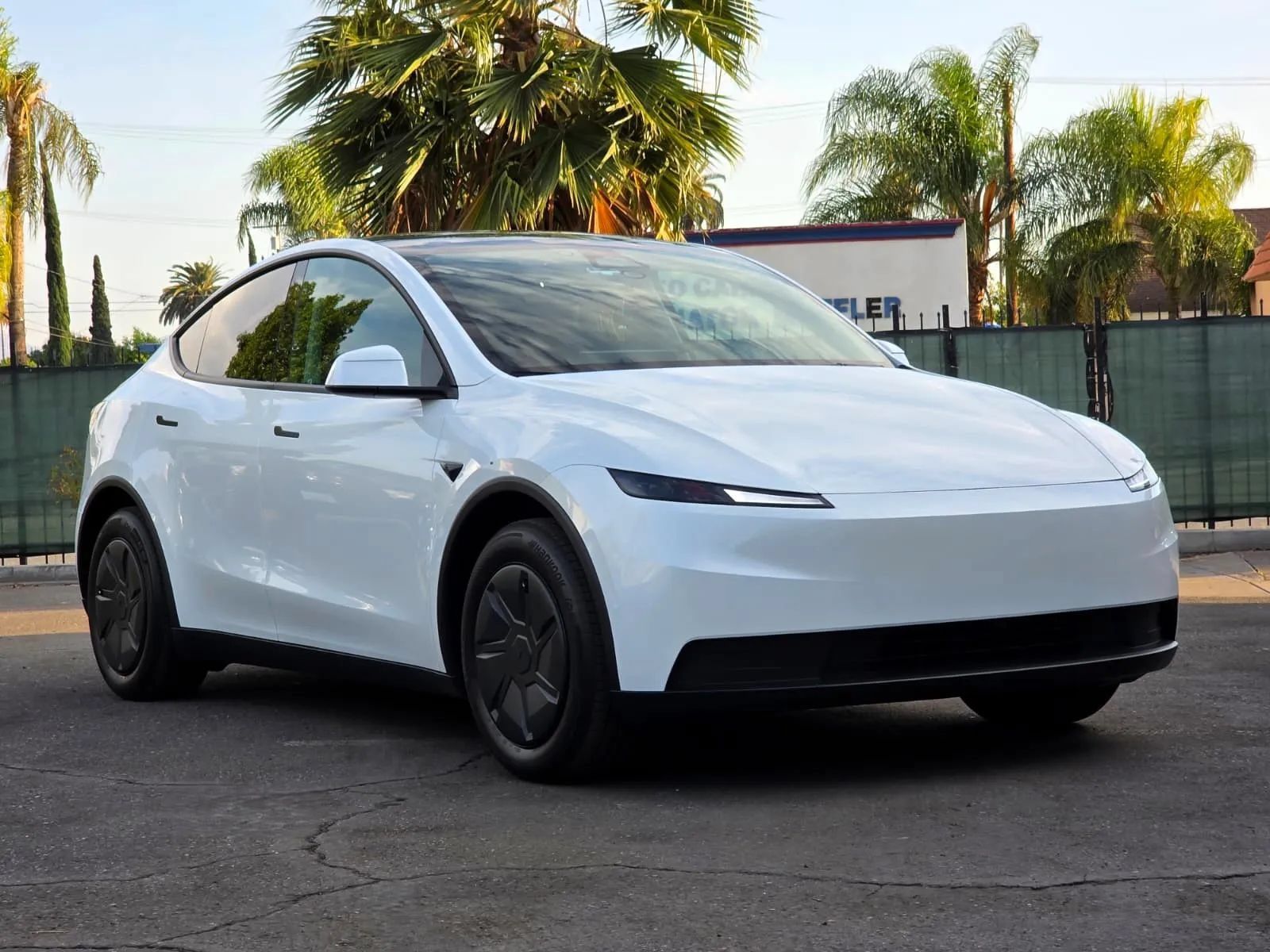 Used 2026 Tesla Model Y Long Range AWD/4WD image 2