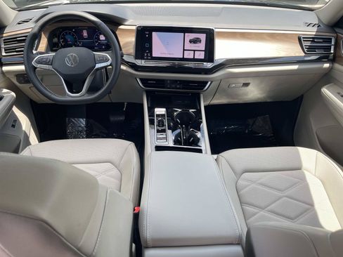 Used 2025 Volkswagen Atlas SE FWD image 33