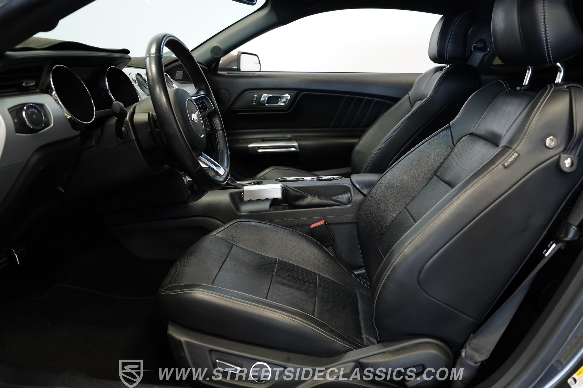 Used 2016 Ford Mustang GT Premium RWD image 3