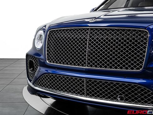 Used 2021 Bentley Bentayga AWD/4WD image 11
