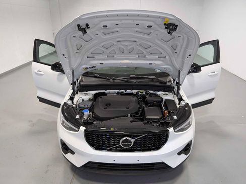Used 2025 Volvo XC40 B5 Plus w/ Protection Package Premier AWD/4WD image 13