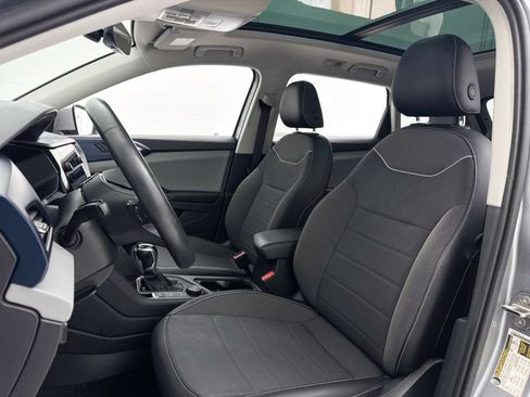 Used 2023 Volkswagen Taos SE w/ Panoramic Sunroof Package AWD/4WD image 19
