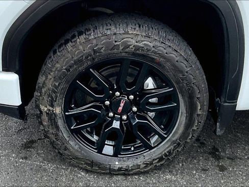 Used 2024 GMC Sierra 1500 Elevation w/ X31 Off-Road Package AWD/4WD image 9
