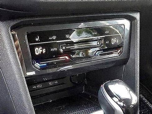 Used 2022 Volkswagen Tiguan SE image 27