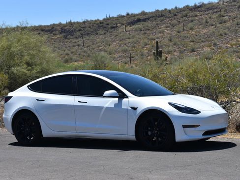 Used 2022 Tesla Model 3 Long Range AWD/4WD image 3