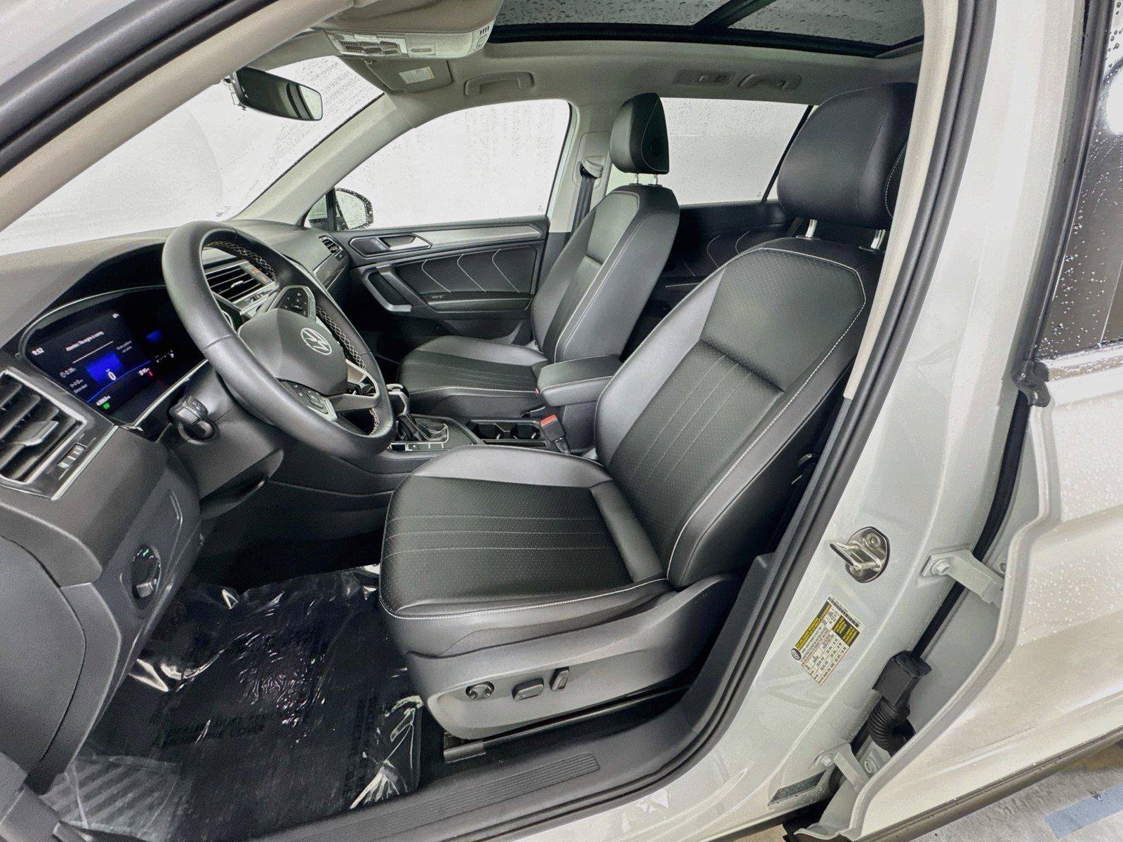 Used 2023 Volkswagen Tiguan SE w/ Panoramic Sunroof Package FWD image 20