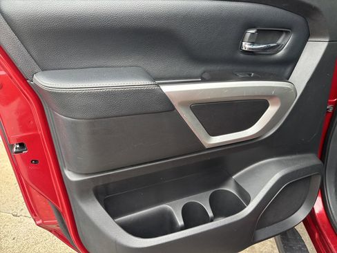Used 2019 Nissan Titan PRO-4X image 37